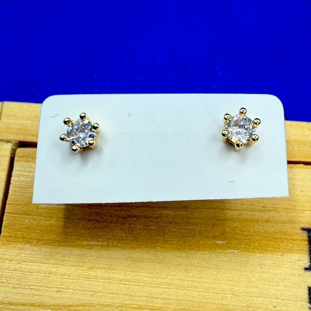 Pretty Bird - 18K Yellow Gold Plated Base Metal Stud Earrings